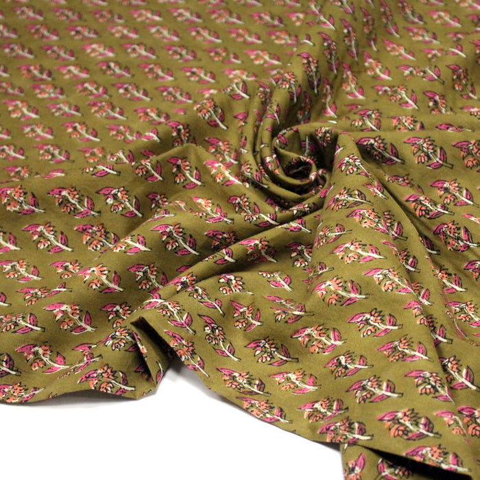 Tissu coton fin imprimé INDIENNES, ocre aux fleurs roses – STANDARD 100 OEKO-TEX