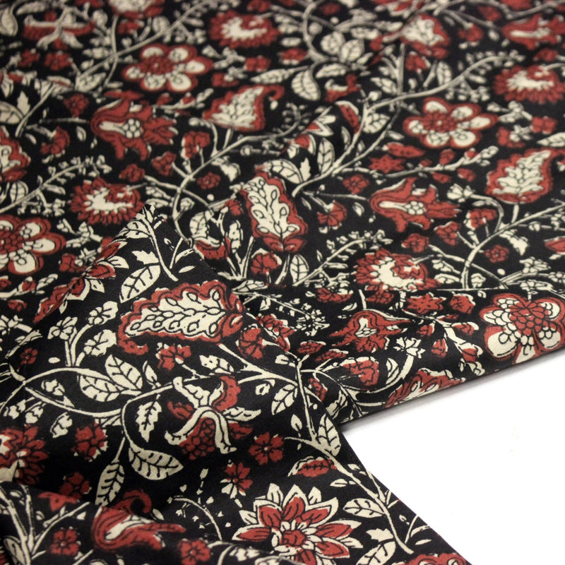 Tissu coton fin imprimé INDIENNES noir aux fleurs traditionnelles indiennes rouges et écrues - TissusPapi.com