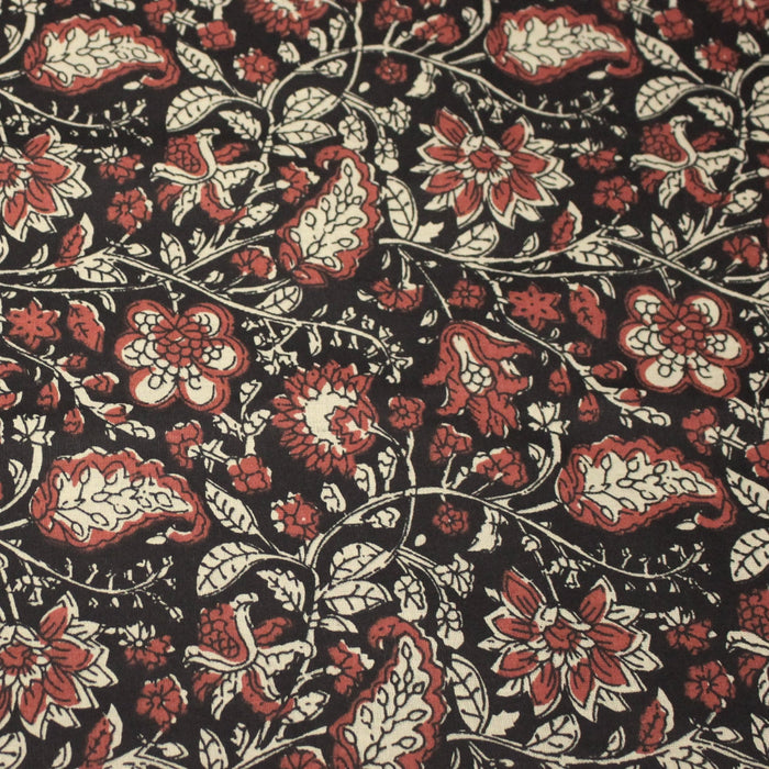 Tissu coton fin imprimé INDIENNES noir aux fleurs traditionnelles indiennes rouges et écrues - TissusPapi.com
