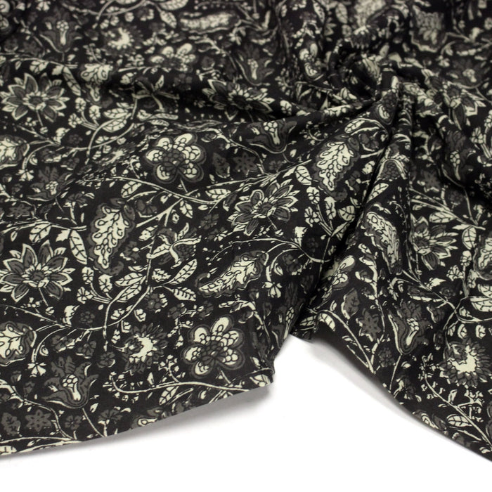 Tissu coton fin imprimé INDIENNES noir aux fleurs traditionnelles indiennes noires et écrues - TissusPapi.com