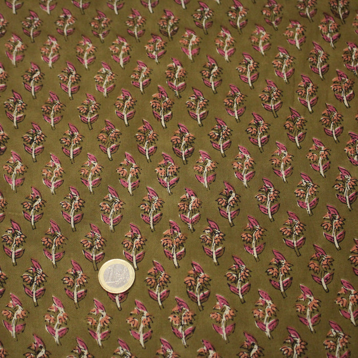 Tissu coton fin imprimé INDIENNES, ocre aux fleurs roses – STANDARD 100 OEKO-TEX