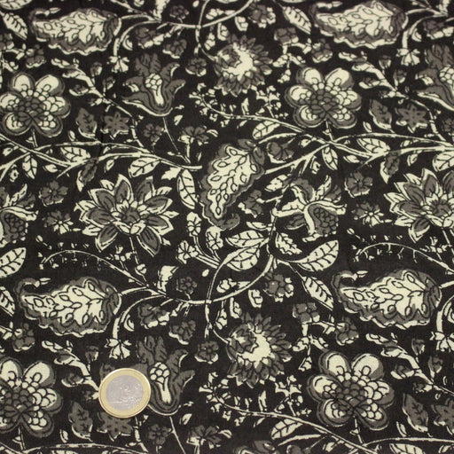 Tissu coton fin imprimé INDIENNES noir aux fleurs traditionnelles indiennes noires et écrues - TissusPapi.com