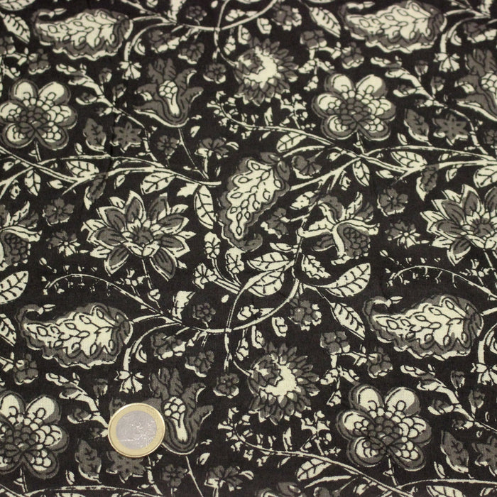 Tissu coton fin imprimé INDIENNES noir aux fleurs traditionnelles indiennes noires et écrues - TissusPapi.com