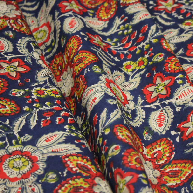 Tissu coton fin imprimé INDIENNES, fleuri rouge jaune écru, fond bleu – STANDARD 100 OEKO - TEX - TissusPapi.com