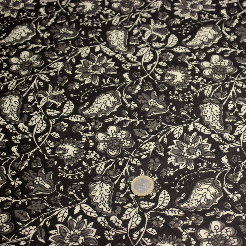 Tissu coton fin imprimé INDIENNES noir aux fleurs traditionnelles indiennes noires et écrues - TissusPapi.com
