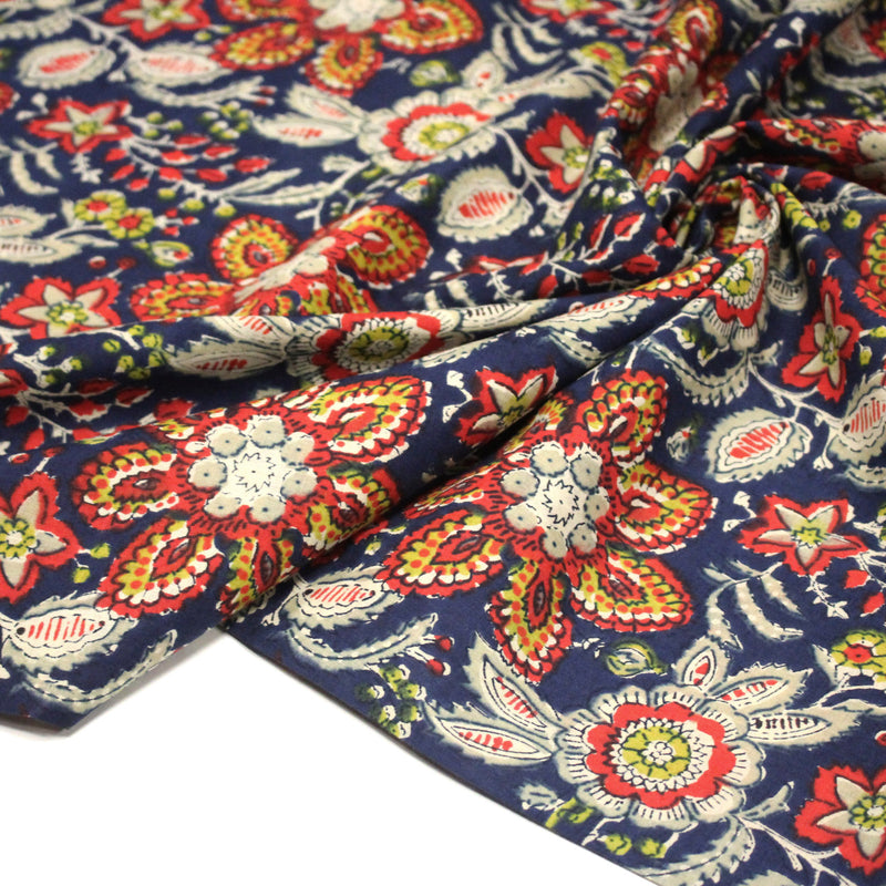 Tissu coton fin imprimé INDIENNES, fleuri rouge jaune écru, fond bleu – STANDARD 100 OEKO - TEX - TissusPapi.com
