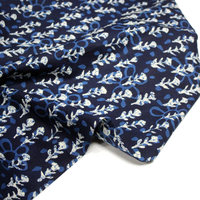Tissu coton fin imprimé INDIENNES, bleu aux fleurs bleues et écrues – STANDARD 100 OEKO-TEX