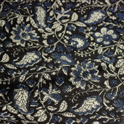 Tissu coton fin imprimé INDIENNES noir aux fleurs traditionnelles indiennes écrues et bleu Prusse - TissusPapi.com
