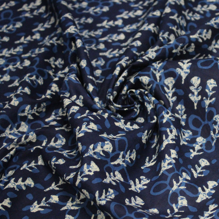 Tissu coton fin imprimé INDIENNES, bleu aux fleurs bleues et écrues – STANDARD 100 OEKO-TEX