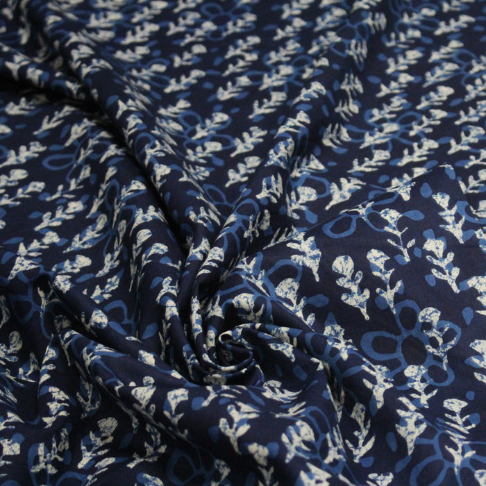 Tissu coton fin imprimé INDIENNES, bleu aux fleurs bleues et écrues – STANDARD 100 OEKO-TEX