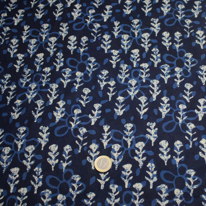 Tissu coton fin imprimé INDIENNES, bleu aux fleurs bleues et écrues – STANDARD 100 OEKO-TEX