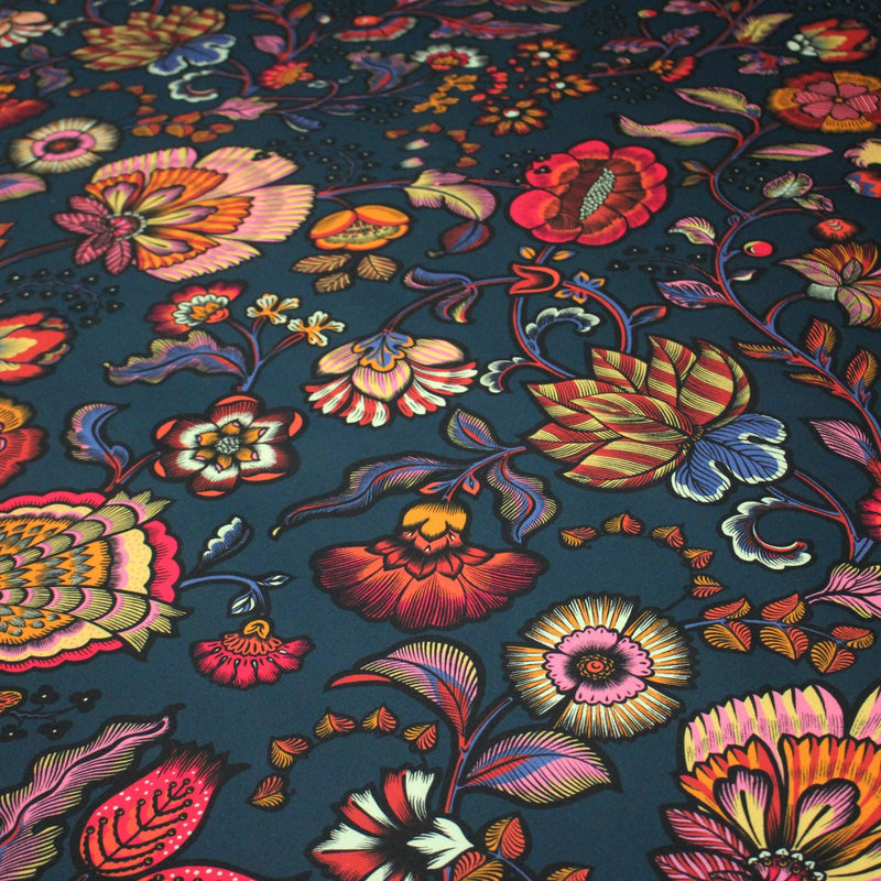 Tissu demi natté INDIENNES fleuri 100% coton, fond bleu pétrole - Collection Thevenon - TissusPapi.com