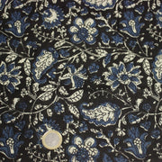 Tissu coton fin imprimé INDIENNES noir aux fleurs traditionnelles indiennes écrues et bleu Prusse - TissusPapi.com