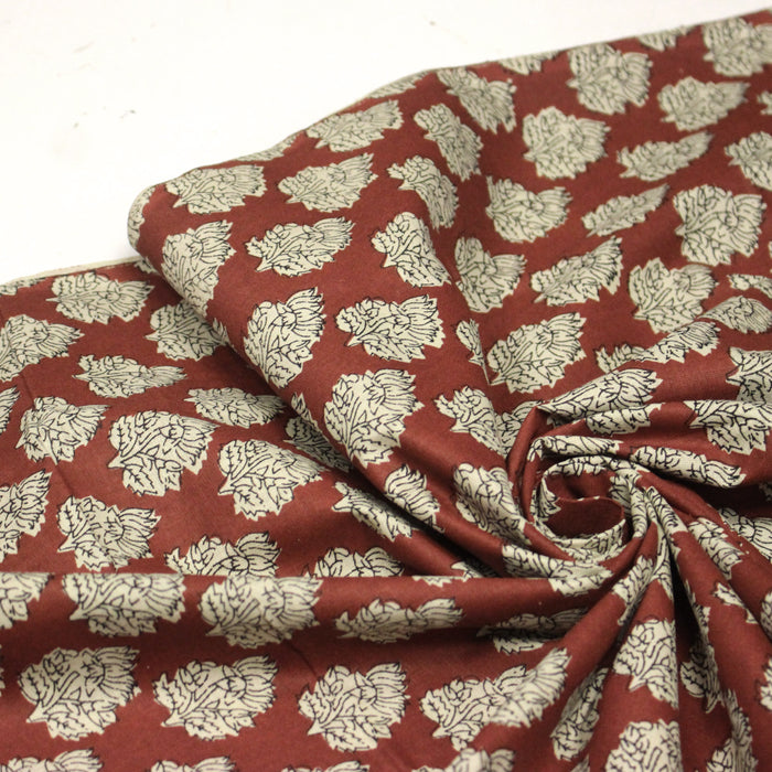 Tissu coton fin imprimé INDIENNES rouge rouille aux fleurs indiennes écrues et noires