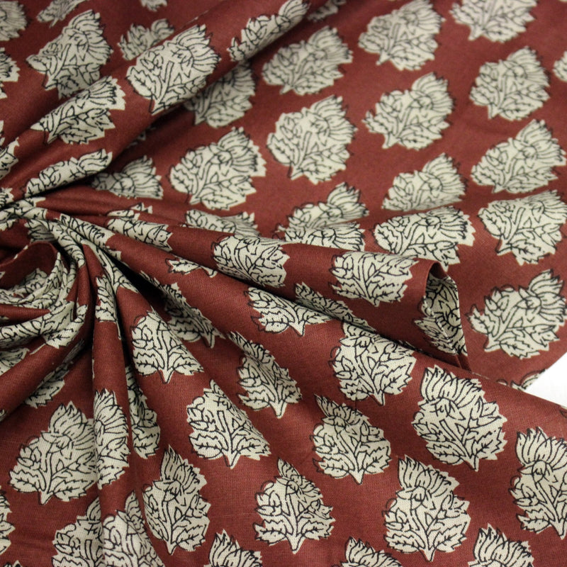Tissu coton fin imprimé INDIENNES rouge rouille aux fleurs indiennes écrues et noires - TissusPapi.com