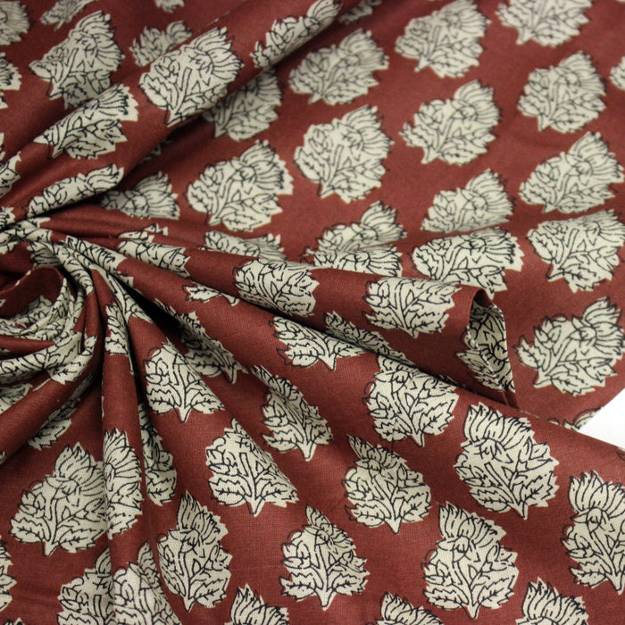 Tissu coton fin imprimé INDIENNES rouge rouille aux fleurs indiennes écrues et noires