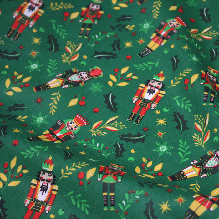 Tissu coton NOËL vert, motif Casse-Noisette et petits soldats de bois