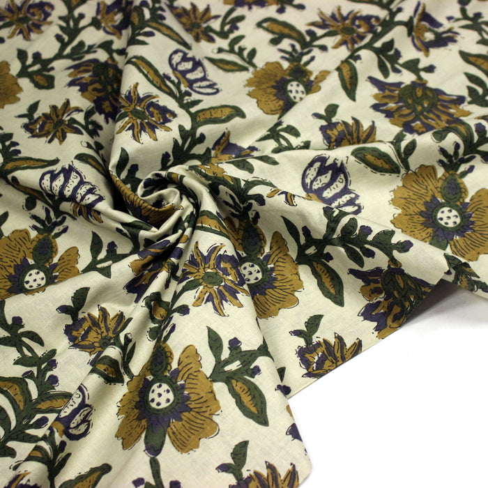 Tissu coton fin imprimé INDIENNES écru aux fleurs indiennes vertes jaunes et bleues
