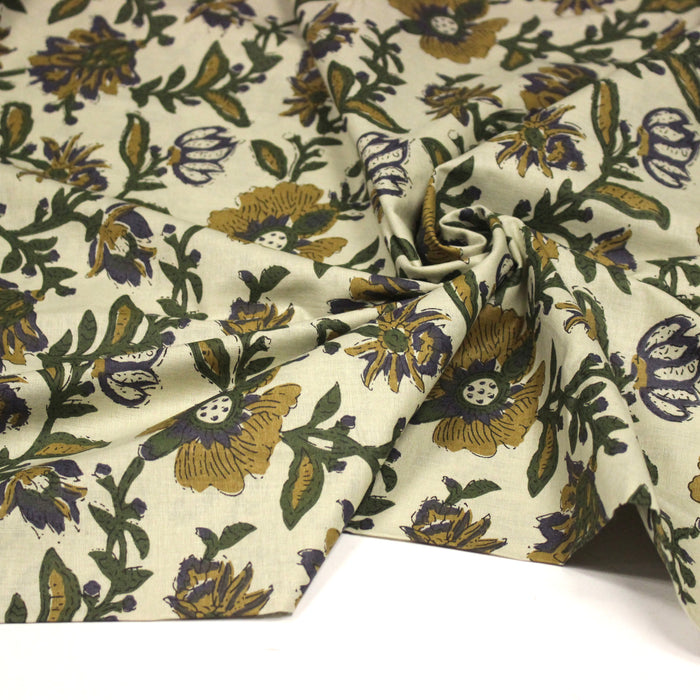Tissu coton fin imprimé INDIENNES écru aux fleurs indiennes vertes jaunes et bleues