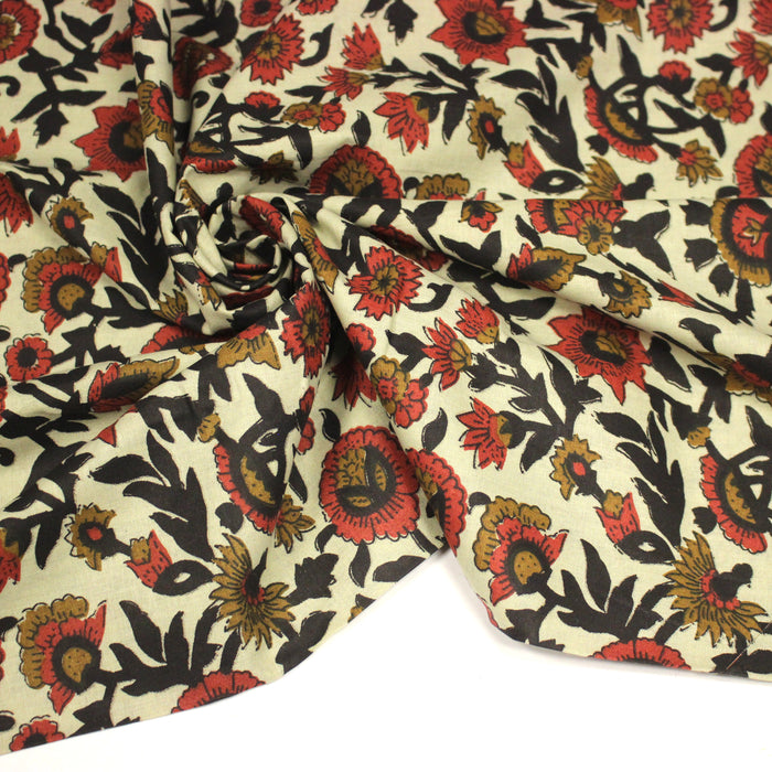 Tissu coton fin imprimé INDIENNES écru aux fleurs indiennes ocres rouges et noires