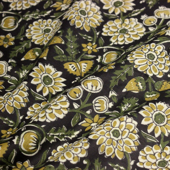 Tissu coton fin imprimé INDIENNES noir aux fleurs indiennes jaunes écrues et vertes - TissusPapi.com