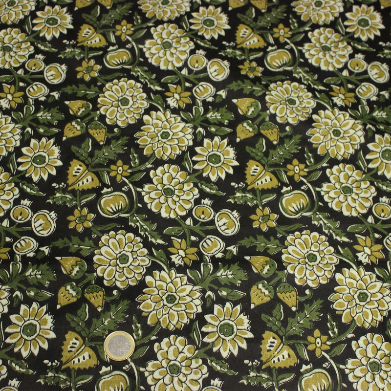 Tissu coton fin imprimé INDIENNES noir aux fleurs indiennes jaunes écrues et vertes - TissusPapi.com