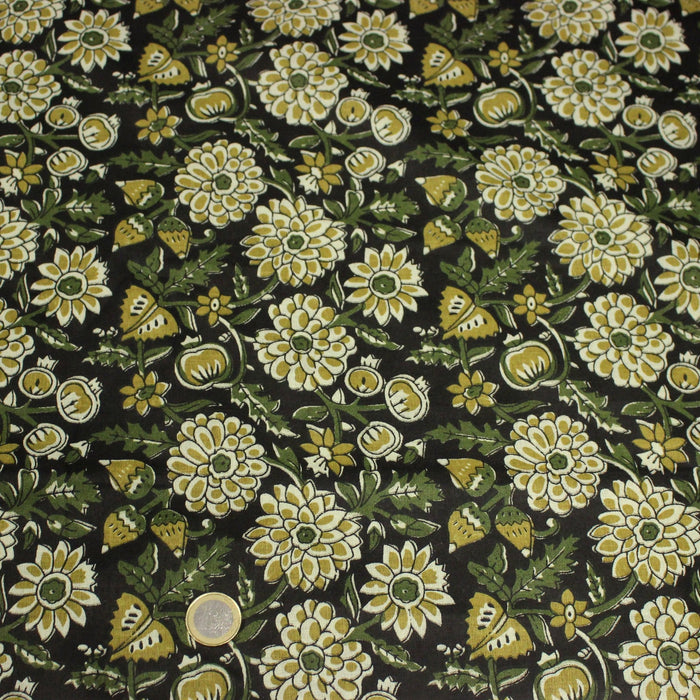 Tissu coton fin imprimé INDIENNES noir aux fleurs indiennes jaunes écrues et vertes - TissusPapi.com