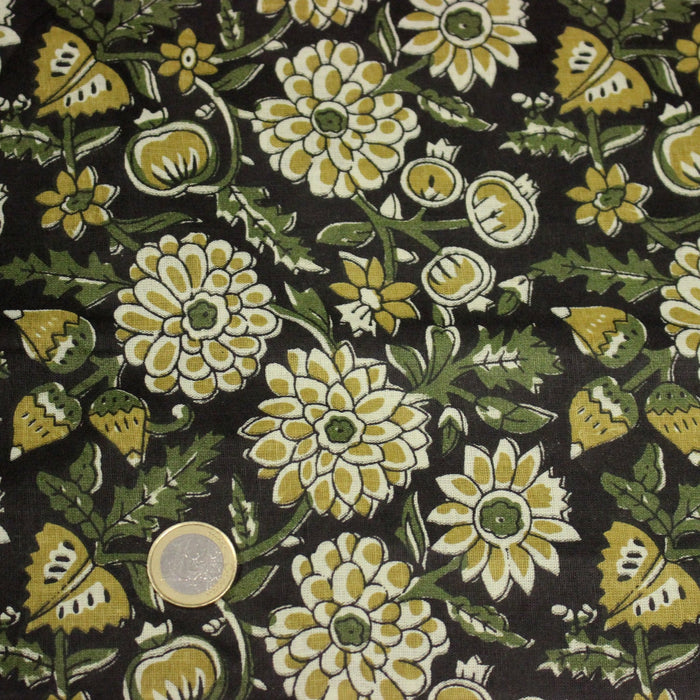 Tissu coton fin imprimé INDIENNES noir aux fleurs indiennes jaunes écrues et vertes - TissusPapi.com