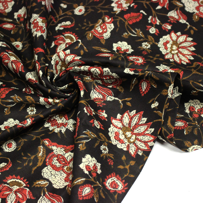 Tissu coton fin imprimé INDIENNES noir aux fleurs indiennes ocres, rouges et écrues