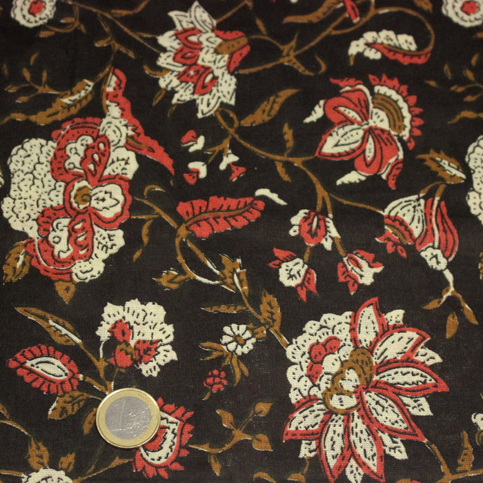 Tissu coton fin imprimé INDIENNES noir aux fleurs indiennes ocres, rouges et écrues