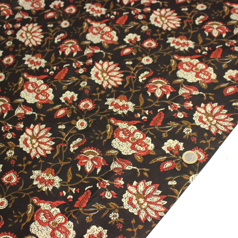 Tissu coton fin imprimé INDIENNES noir aux fleurs indiennes ocres, rouges et écrues - TissusPapi.com