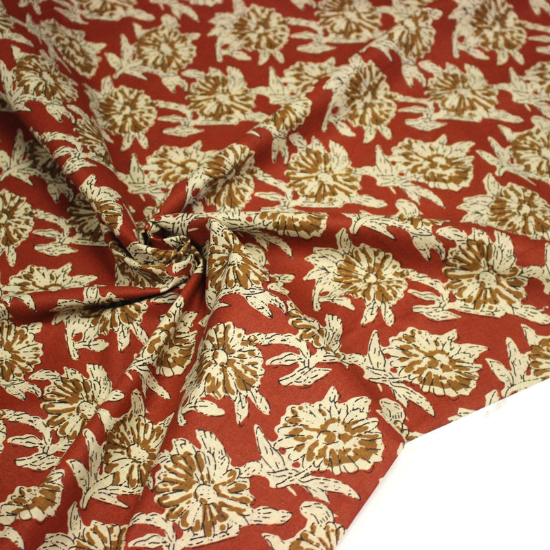 Tissu coton fin imprimé INDIENNES rouge rouille aux fleurs écrues et ocres - TissusPapi.com
