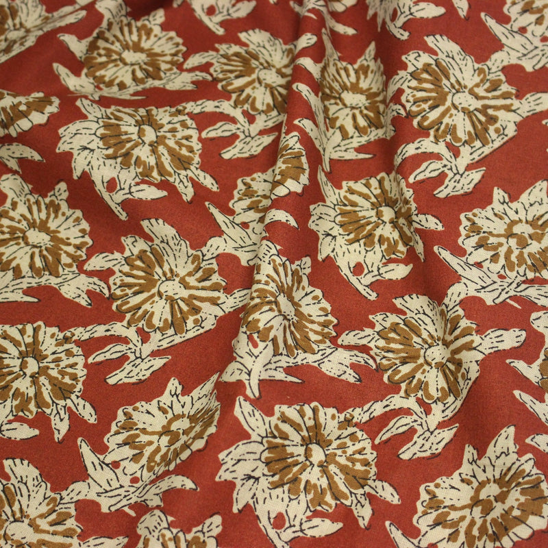 Tissu coton fin imprimé INDIENNES rouge rouille aux fleurs écrues et ocres - TissusPapi.com
