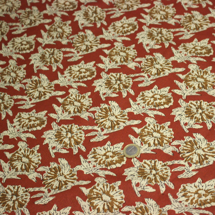 Tissu coton fin imprimé INDIENNES rouge rouille aux fleurs écrues et ocres