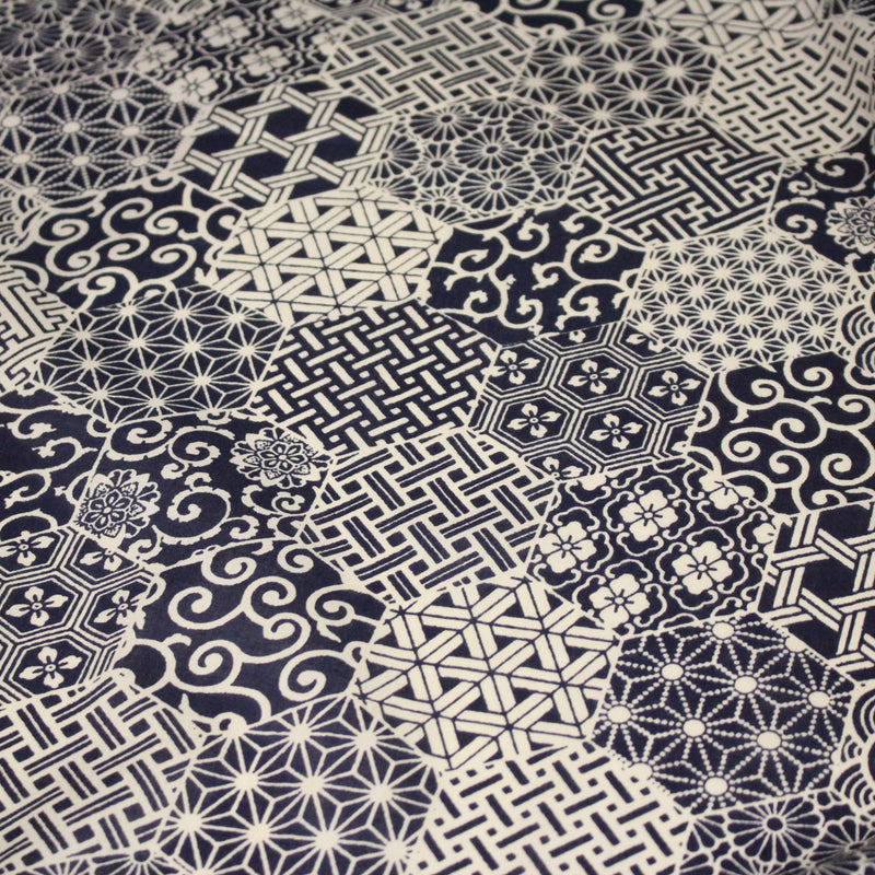 Tissu coton fin, Motifs japonais Asanoha, Seigaiha et Kikkō écru & indigo - STANDARD 100 OEKO - TEX - TissusPapi.com