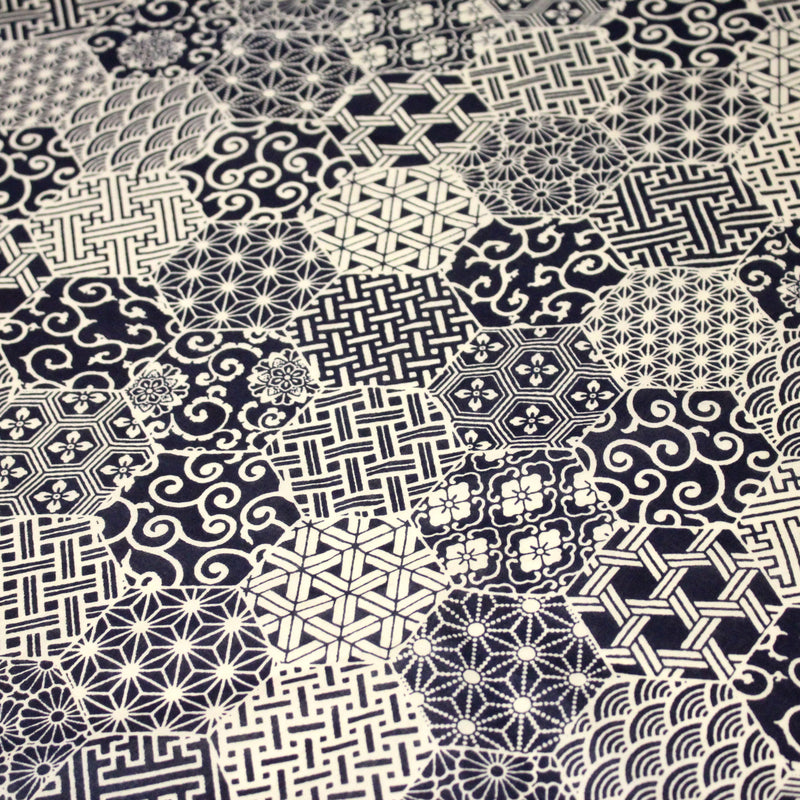 Tissu coton fin, Motifs japonais Asanoha, Seigaiha et Kikkō écru & indigo - STANDARD 100 OEKO - TEX - TissusPapi.com