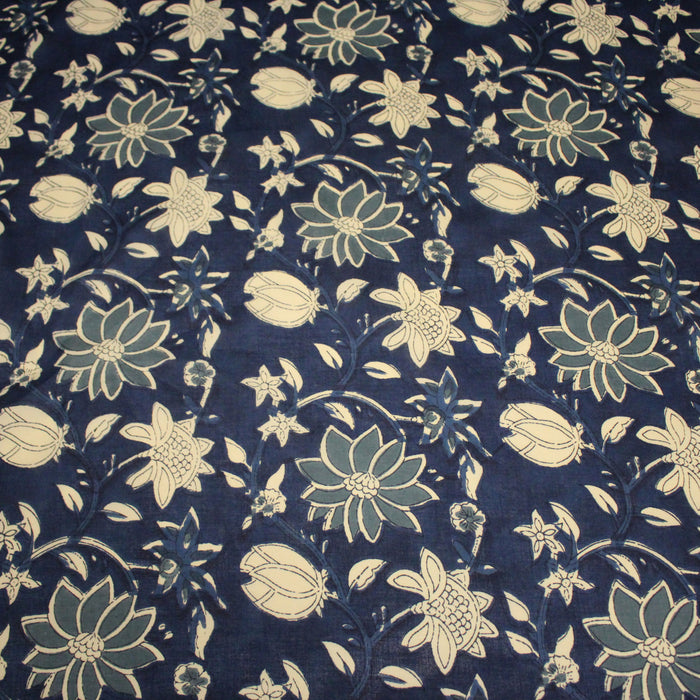 Tissu coton fin imprimé INDIENNES, bleu marine aux fleurs bleues et écrues – STANDARD 100 OEKO-TEX