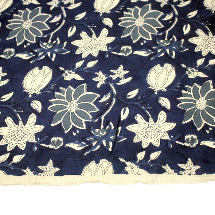 Tissu coton fin imprimé INDIENNES, bleu marine aux fleurs bleues et écrues – STANDARD 100 OEKO-TEX