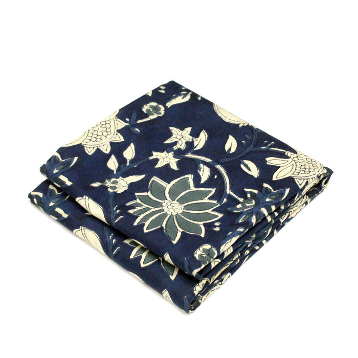 Tissu coton fin imprimé INDIENNES, bleu marine aux fleurs bleues et écrues – STANDARD 100 OEKO-TEX