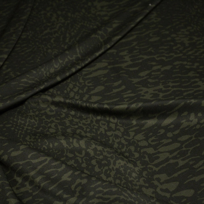 Tissu viscose fluide SERPENT, motif python vert kaki et noir - Fabrication italienne