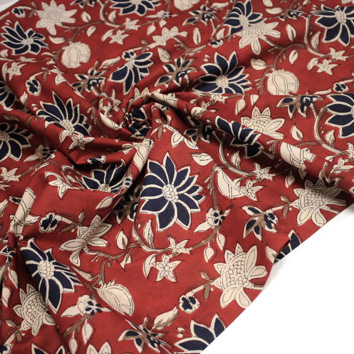 Tissu coton fin imprimé INDIENNES, rouge aux fleurs bleues et écrues – STANDARD 100 OEKO-TEX
