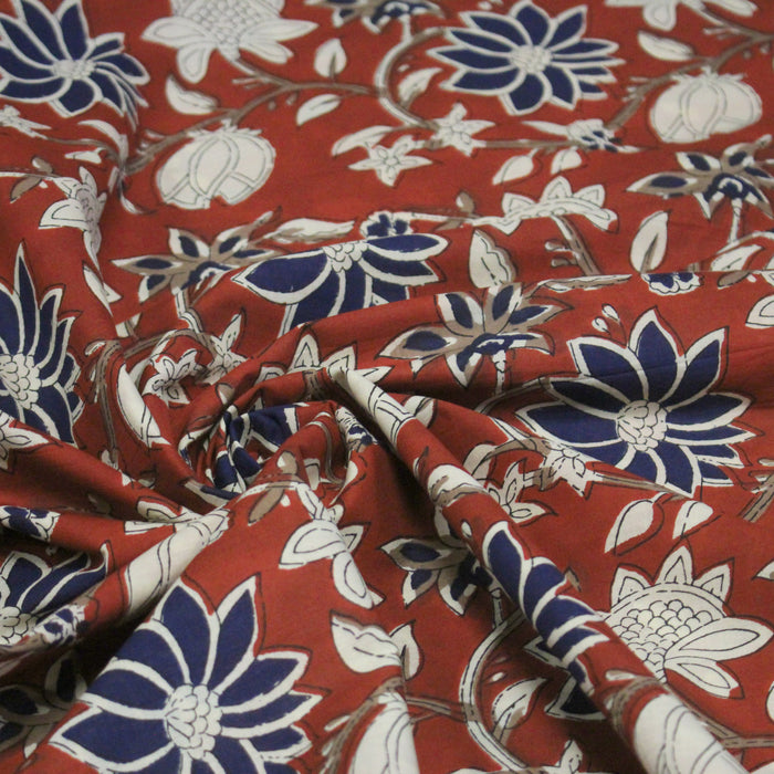 Tissu coton fin imprimé INDIENNES, rouge aux fleurs bleues et écrues – STANDARD 100 OEKO-TEX