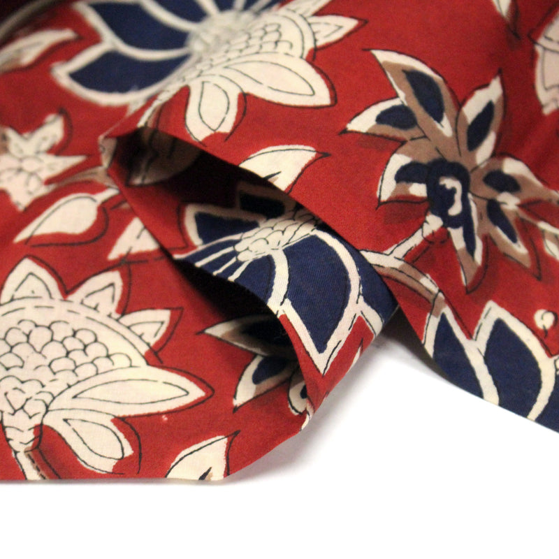 Tissu coton fin imprimé INDIENNES, rouge aux fleurs bleues et écrues – STANDARD 100 OEKO - TEX - TissusPapi.com