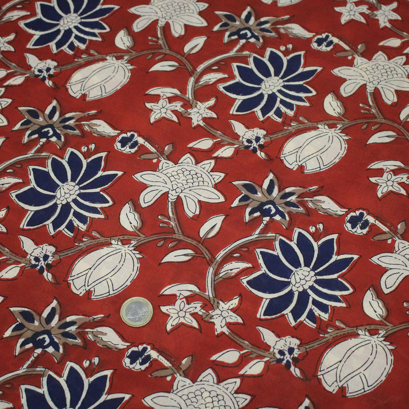 Tissu coton fin imprimé INDIENNES, rouge aux fleurs bleues et écrues – STANDARD 100 OEKO - TEX - TissusPapi.com