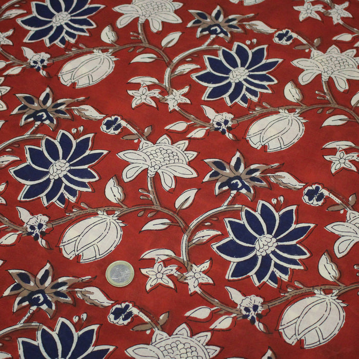 Tissu coton fin imprimé INDIENNES, rouge aux fleurs bleues et écrues – STANDARD 100 OEKO-TEX