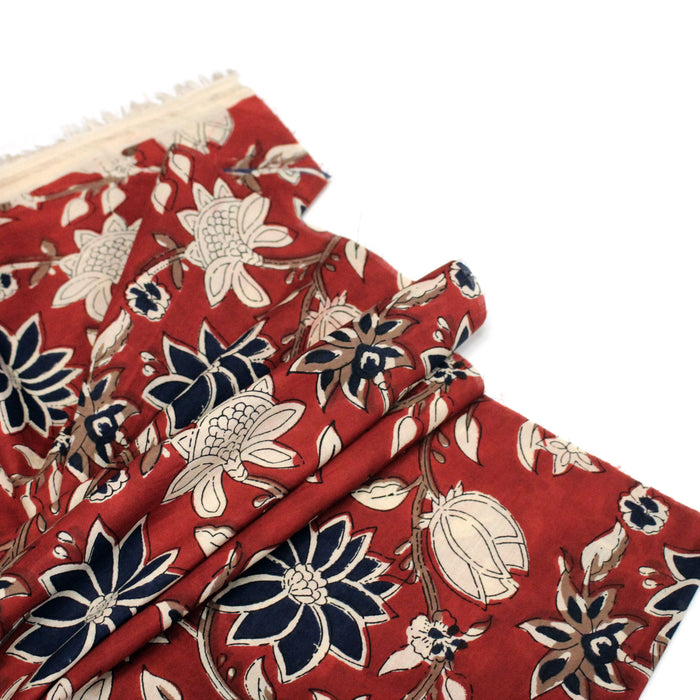 Tissu coton fin imprimé INDIENNES, rouge aux fleurs bleues et écrues – STANDARD 100 OEKO-TEX
