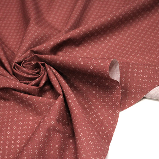 Tissu cotonnade motif japonais KA - KASURI, aux fines croix écrues, fond rouge - TissusPapi.com