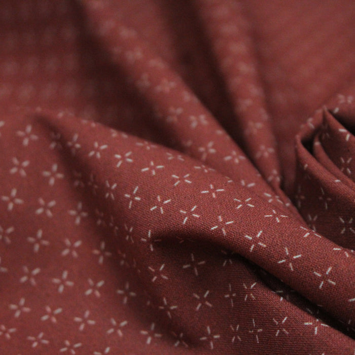 Tissu cotonnade motif japonais KA - KASURI, aux fines croix écrues, fond rouge - TissusPapi.com