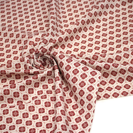 Tissu cotonnade motif japonais KIKKŌ HANABISHI, fleurs & hexagones, rouge & écru - TissusPapi.com