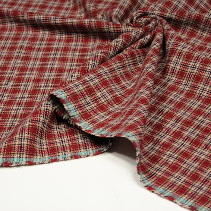 Tissu lainage tartan aux carreaux et liserés rouge carmin, écrus et noirs